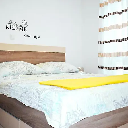 Apartamento Awesome In With Wifi Vrsi